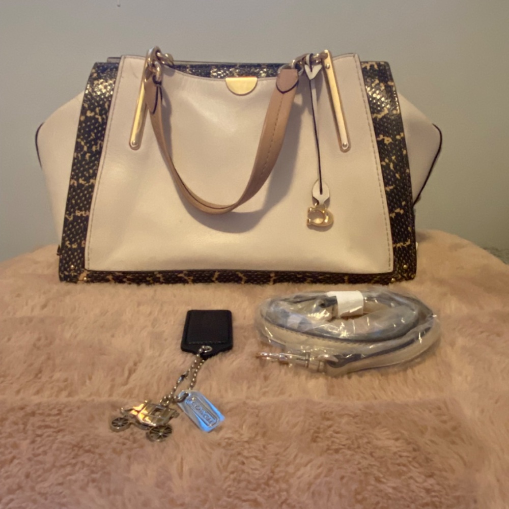 Coach purse - Picture 6 of 7